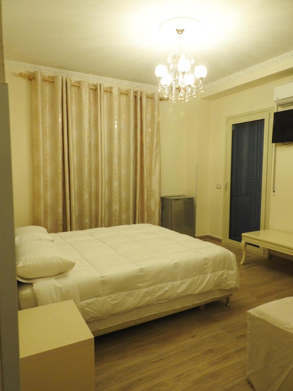 Hotel 3 Vellezerit Durres Exterior photo