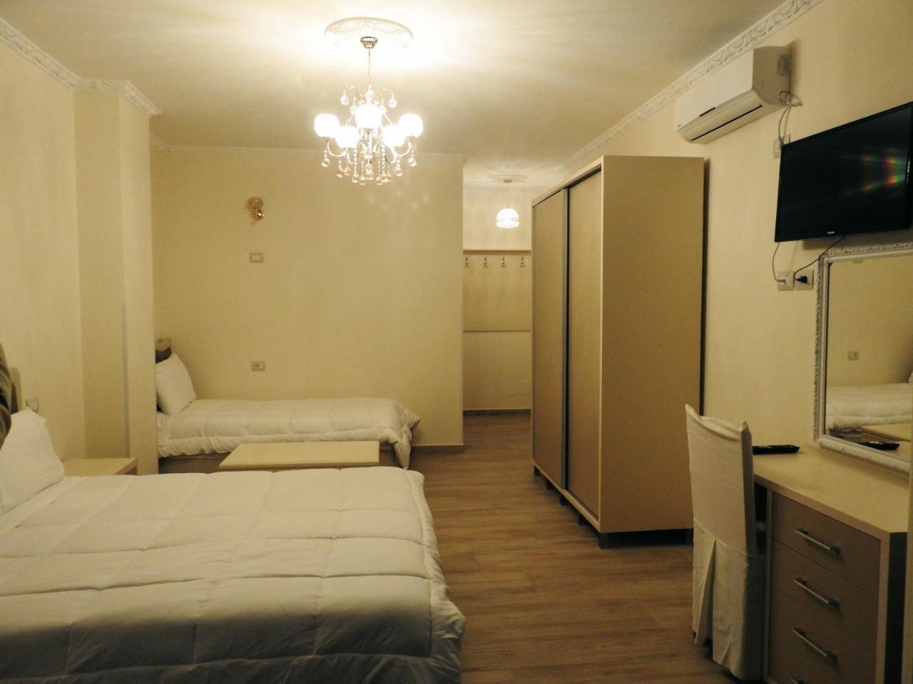 Hotel 3 Vellezerit Durres Exterior photo